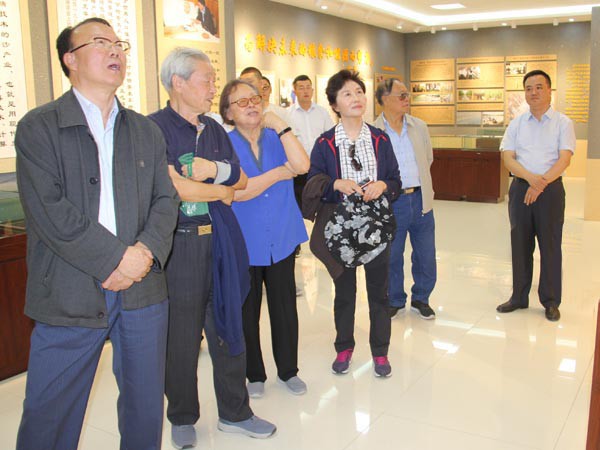 中國科協(xié)原副主席、中國生物多樣性保護與綠色發(fā)展基金會名譽理事長劉恕一行調研全國荒漠化防治（機械治沙工程）試驗示范基地