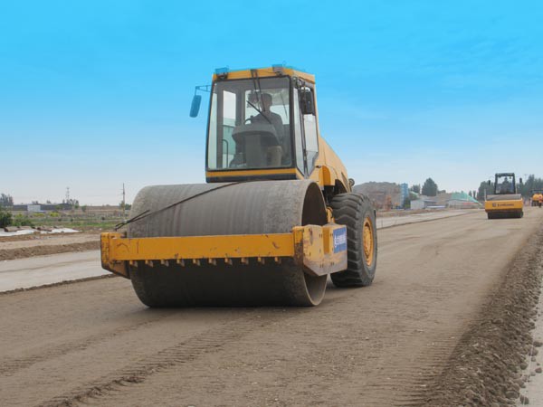 攻堅克難搶工期 喜迎國慶獻厚禮 武威北二環(huán)項目施工如火如荼進行 攻堅克難搶工期 喜迎國慶獻厚禮 武威北二環(huán)項目施工如火如荼進行