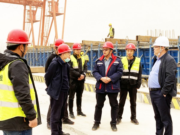 甘肅建投新能源公司董事長馬有勝一行 檢查指導(dǎo)臨夏市環(huán)城北路建設(shè)工程項目