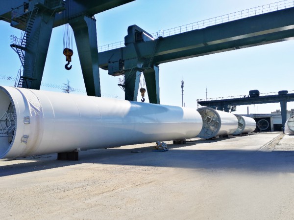 新能源公司安北6B200MW風(fēng)電項目  首套塔筒順利發(fā)貨