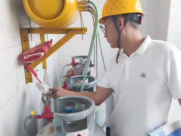 緊繃“安全弦”，嚴(yán)把“節(jié)前關(guān)”！新能源公司開展節(jié)前安全生產(chǎn)專項(xiàng)檢查