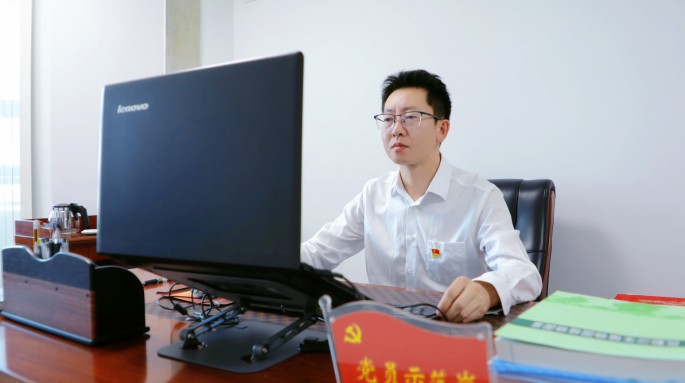 黨徽閃耀映初心 實干擔(dān)當(dāng)譜華章 —— 記甘肅建投2024年度優(yōu)秀共產(chǎn)黨員戴敏